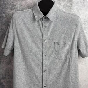 Vuori Men's Short Sleeve Ace Button Down Shirt in Light Gray Size Large